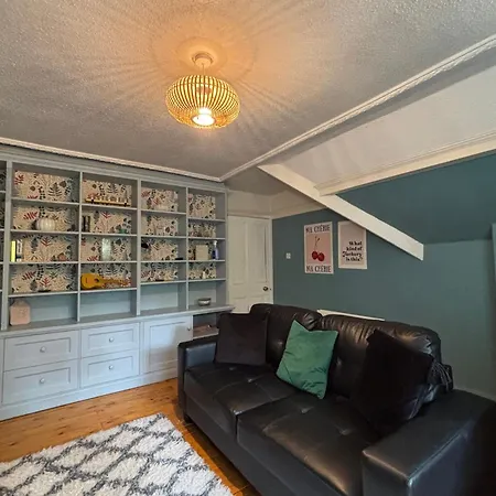 Spacious Cosy 2 Bed Flat In The Heart Of Headingley Leeds (West Yorkshire)